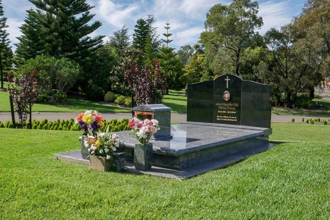 Burial Grave at Springvale Botanical Cemetery