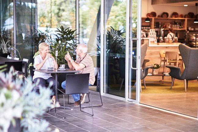 Café Vita et flores customers relaxing in Springvale alfresco cafe area
