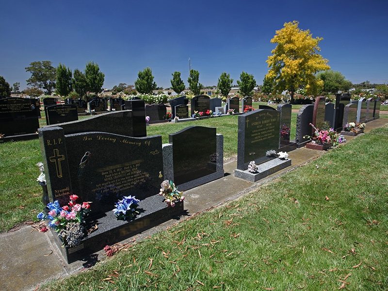 Headstone lawn graves (with beam)