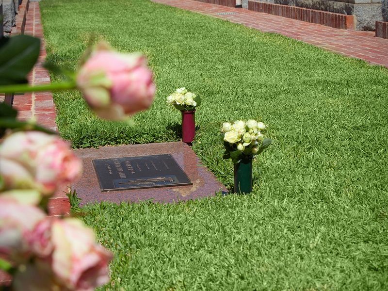 Lawn Graves - Brighton General Cemetery