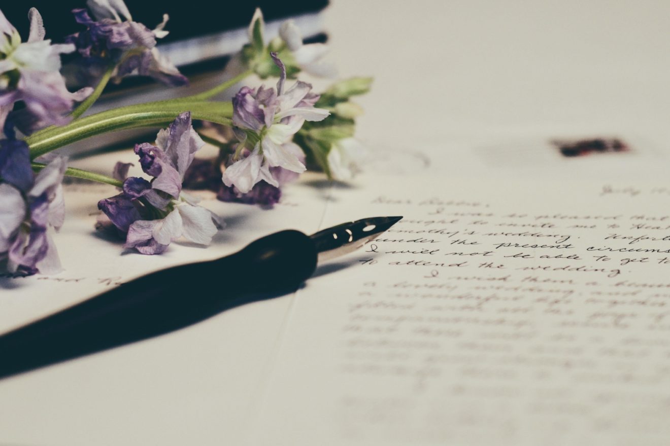 fountain pen and card with flowers